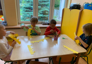 Dzieci uczestniczą w projekcie nt praw dziecka.