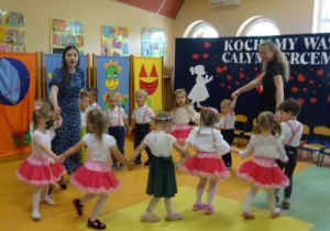 Występ dzieci z okazji Dnia Rodziny.
