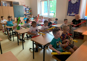 Dzieci z najstarszej grupy uczestniczą w zajęciach w szkole.