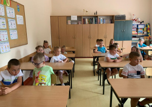 Dzieci z najstarszej grupy uczestniczą w zajęciach w szkole.
