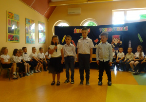 Występ dzieci na uroczystści pożegnania przedszkola