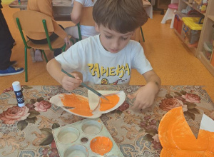 Zajęcia plastyczne w grupie Motylki