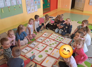 Kodowanie na dywanie w grupie "Biedronki"