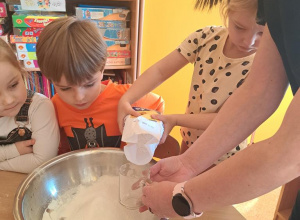 Zabawy kulinarne w grupie Motylki