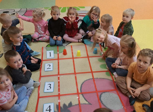 Kodowanie na dywanie w grupie Biedronki