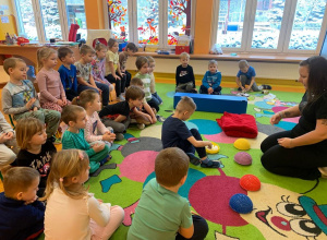 Zabawy sensoryczne w grupie Motylki