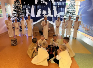 Jasełka w grupie Pszczółek