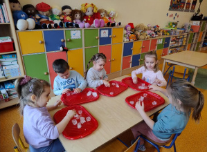 Biedronki w świecie lodowych odkryć.