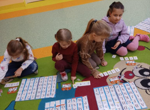 Zabawy matematyczne w grupie Pszczółki