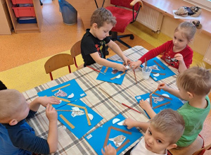 Praca plastyczna n.t. "Karmnik" w Biedronkach :