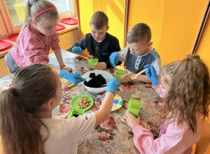 Zakładamy zielony ogródek w sali "Pszczółek"