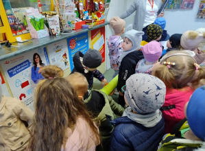 Wycieczka do sklepu i na pocztę "Biedronki"