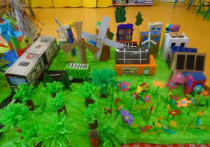 "Makieta Moje ekologiczne miasto Konin , tu płynie zielona energia" wykonana prze dzieci