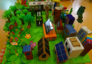 "Makieta Moje ekologiczne miasto Konin , tu płynie zielona energia" wykonana prze dzieci