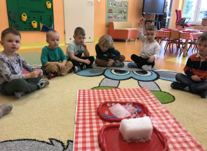 Właściwości śniegu i lodu poznawane przez Biedronki