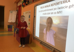 dziewczynka przedstawia grupie stworzoną przez siebie prezentacje multimedialną o Nel reporterce
