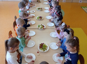 Zdrowe i kolorowe szaszłyki. Projekt edukacyjny „Zdrowe ząbki” gr. III