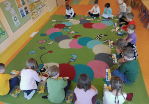 Projekt edukacyjny „Dobre rady na odpady” w Motylkach - zabawy z wykorzystaniem plastikowych nakrętek