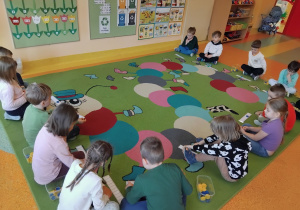 Projekt edukacyjny „Dobre rady na odpady” w Motylkach - zabawy z wykorzystaniem plastikowych nakrętek