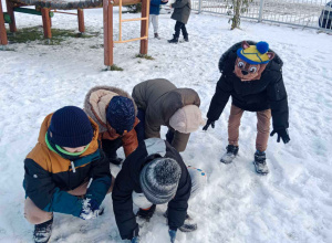 Zimowe zabawy na śniegu